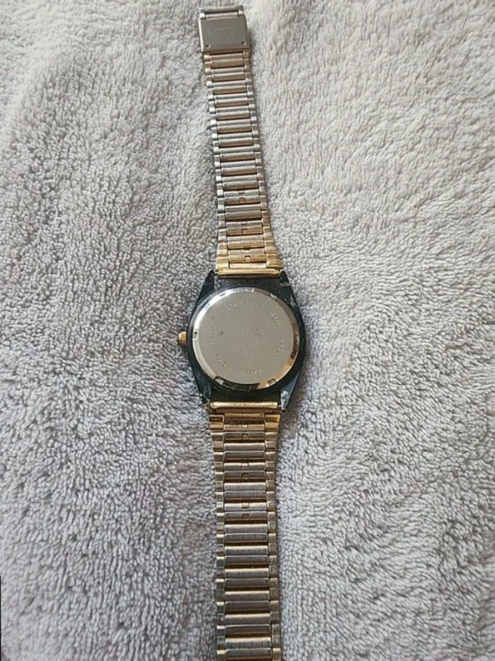 Men’s 4 Watch Bundle – Heavily flawed – Needs Batteries